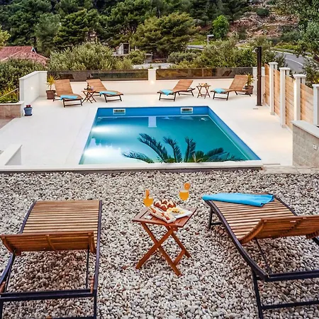 In With House Sea View Apartman