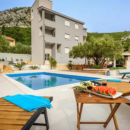 Apartman Front In Klek