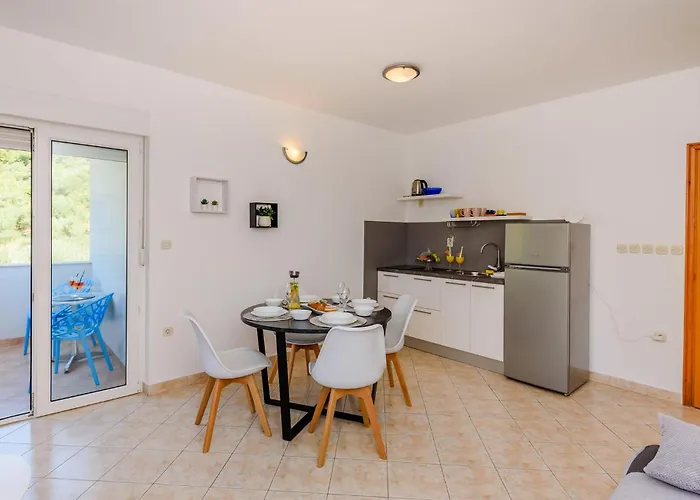 1 Bedroom Cozy In