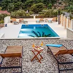 Beach Front Apartment In Klek Apartment