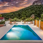Beach Front Apartment In Klek * Klek