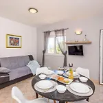 Apartment Beach Front Apartment In Klek
