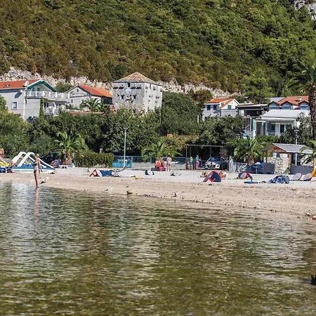 Beach Front Apartment In Klek *