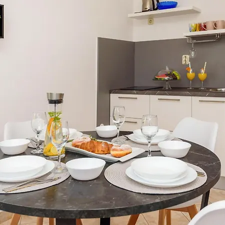 1 Bedroom Cozy In * 클레크