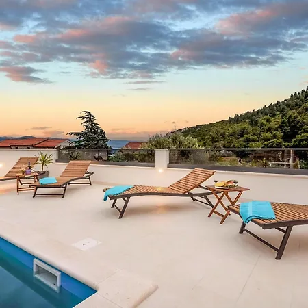 1 Bedroom Cozy In Appartement *