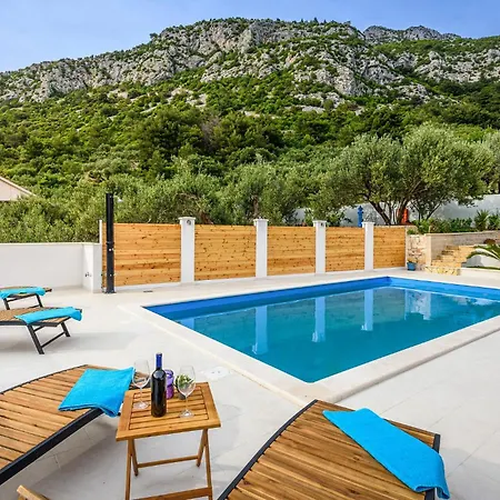 1 Bedroom Cozy In Appartement